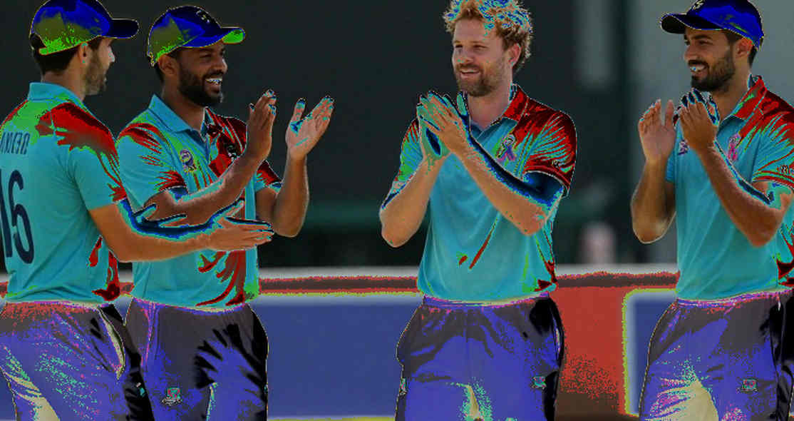 তিনশো সাতষট্টি ক্যাপ আর একটা খালি চেয়ার: শ্বেতফার্নদের ব্যাটিং ঘরে গাপটিল